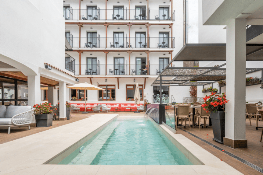 Compleet gerenoveerd hotel in het oude centrum