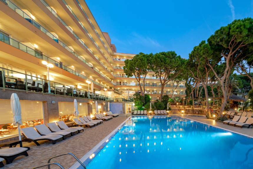 Hotel Las Vegas, een Solmar Select hotel, bevindt zich op ongeveer 100 meter van het strand in het nieuwe centrum van Salou. Plan uw vakantie aan de prachtige Costa Dorada!