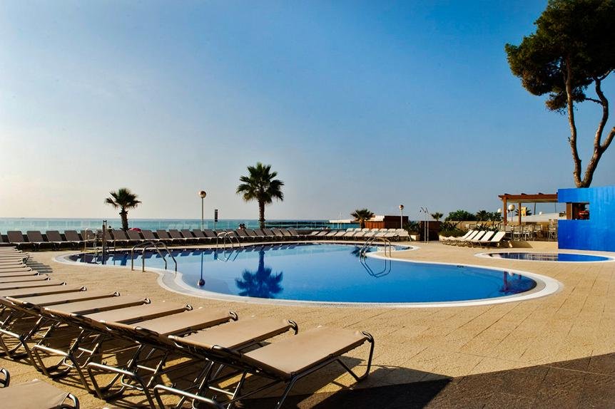 Zeer populair hotel direct aan het strand